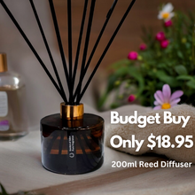 Load image into Gallery viewer, BUDGET BUY!!... Amber Reed Diffuser Glass Bottle With Gold Lid, 200ml