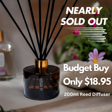 Load image into Gallery viewer, BUDGET BUY!!... Amber Reed Diffuser Glass Bottle With Gold Lid, 200ml